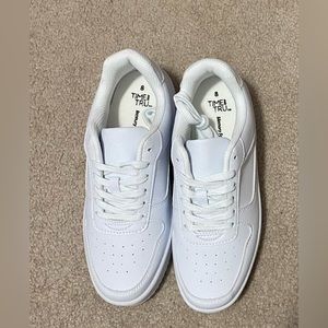 Brand New White Womens 8. Time and Tru Sneakers